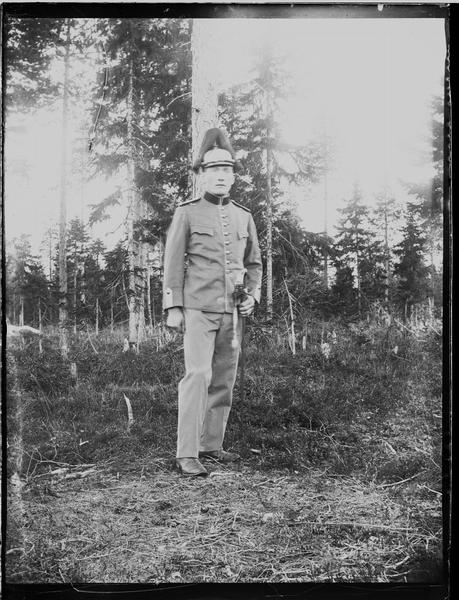 http://www.busvebacken.se/HansEricssonFoton/BringåsenSkola?action=AttachFile&do=get&target=tmp.webnail.219_b_d_15_8_05_ernst_hemmingsson_uniform_bring_sen.jpg