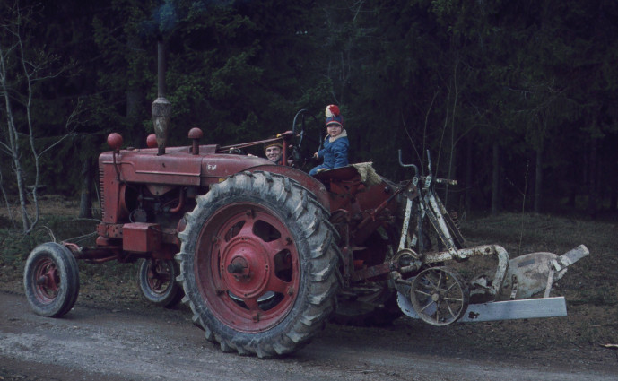 Farmall EM med överumsplog